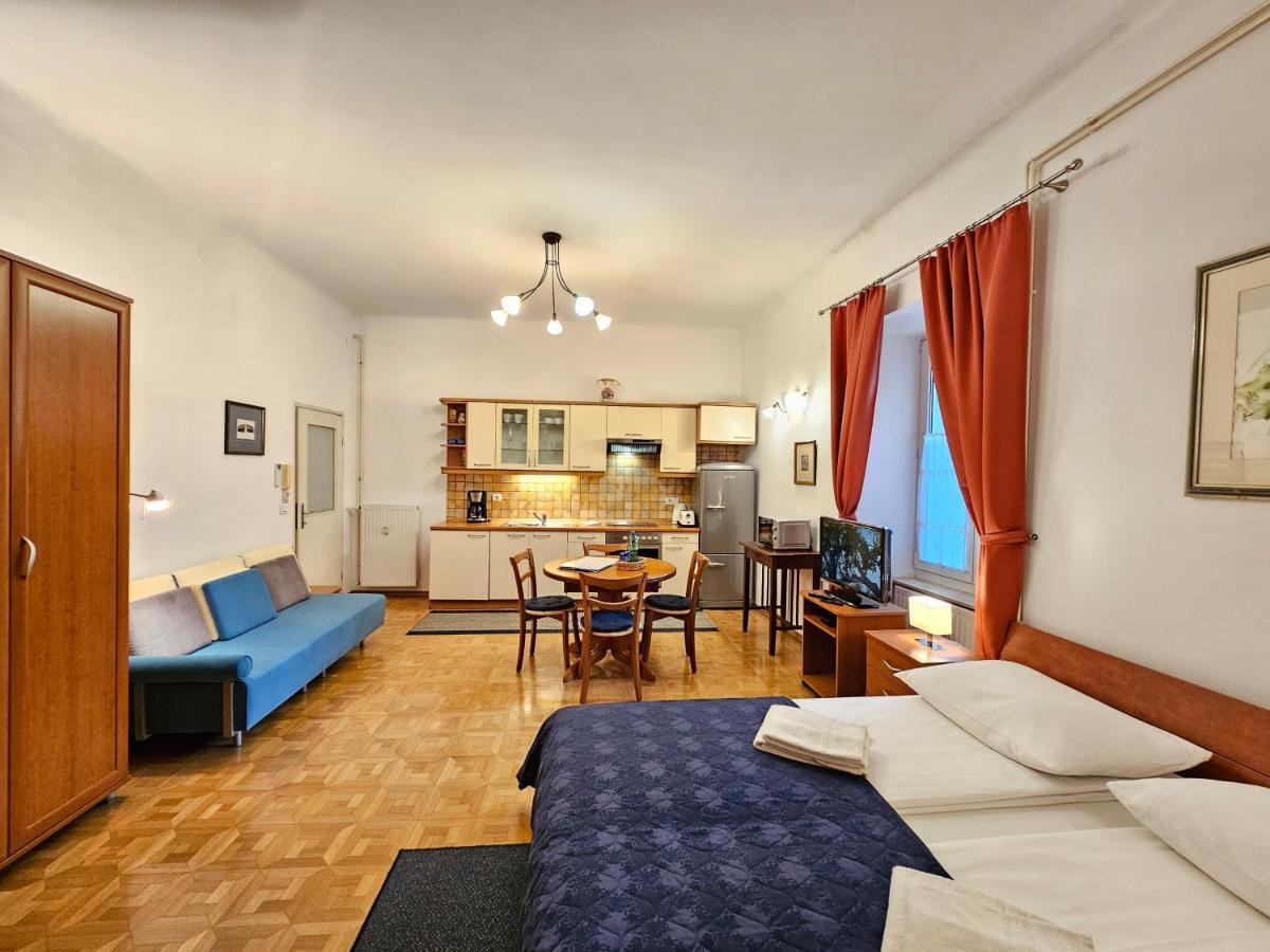 Tour As Central Apartments Nika Ljubljana Buitenkant foto