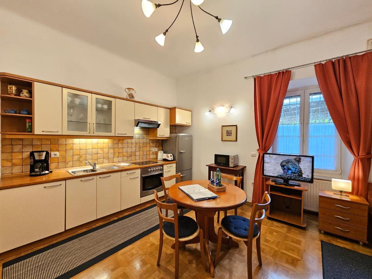 Tour As Central Apartments Nika Ljubljana Buitenkant foto